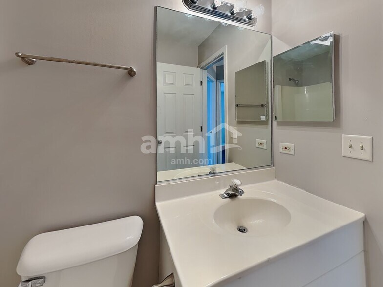 Building Photo - 8601 Sycamore Ct