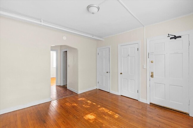 Building Photo - 1800 W Farwell Ave