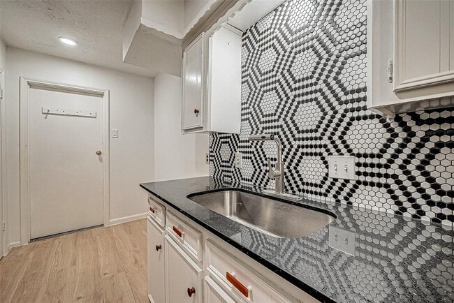 Building Photo - 10806 Silkwood Dr