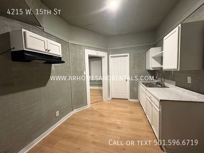 Building Photo - 4215 W 15th St