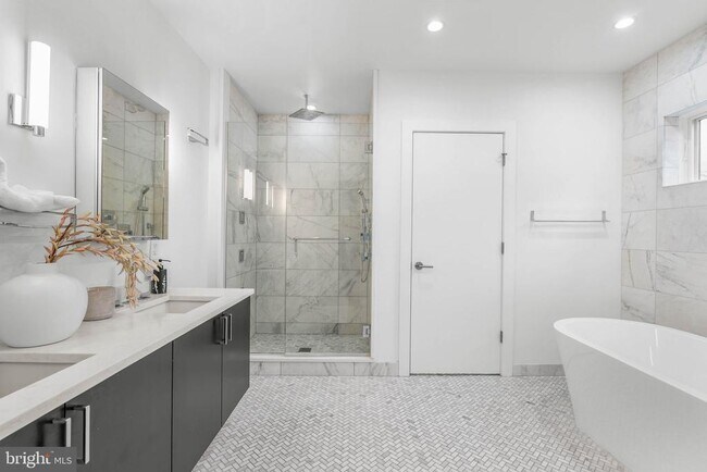 Building Photo - 237 N 23rd St
