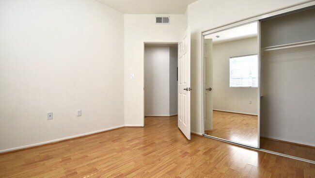 Building Photo - 5500 Bonner Ave