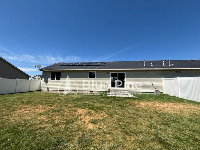 Building Photo - 3920 E Deloy Dr