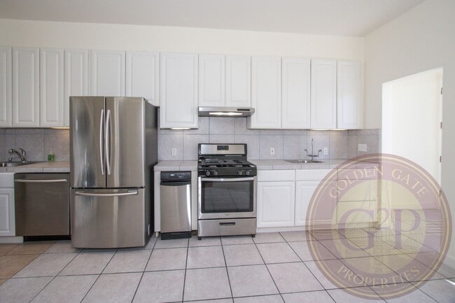 Building Photo - Russian Hill - 3 BR, 1 BA Condo 1,125 Sq. ...