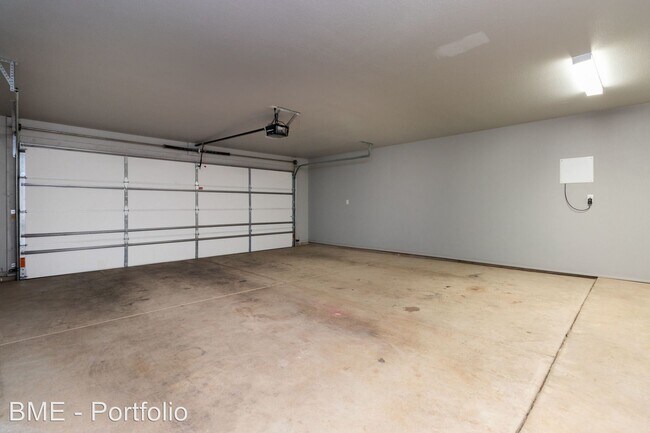 Building Photo - 4 br, 3 bath House - 9405 Kori