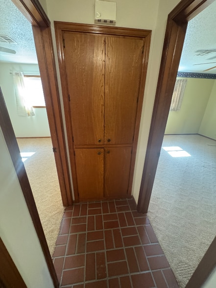 Building Photo - 2026 Harned Dr