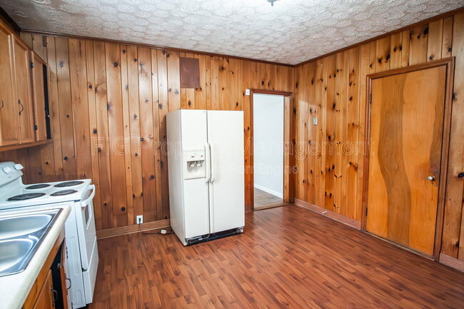 Building Photo - 521 N Chamberlain Ave