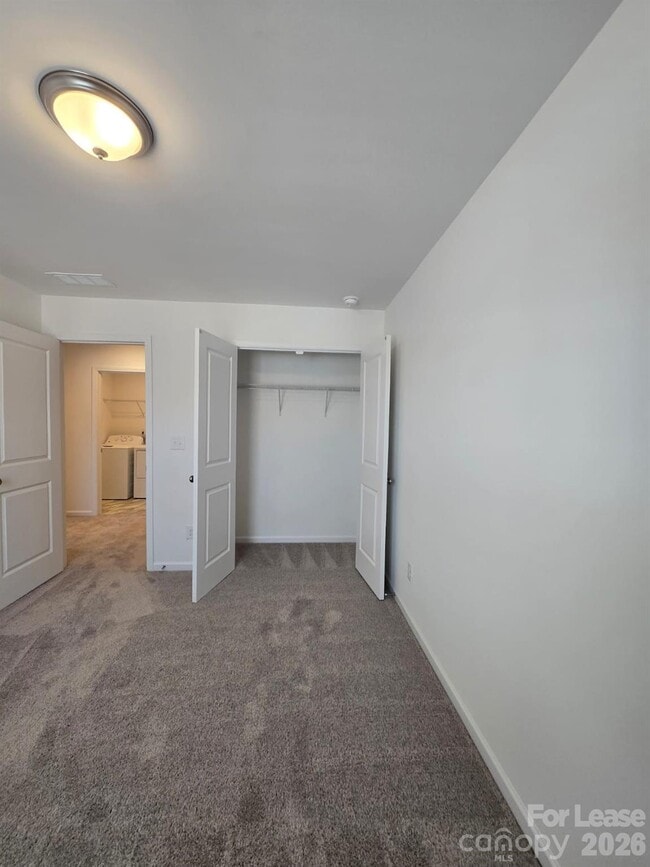 Building Photo - 774 Kitfox Dr NW