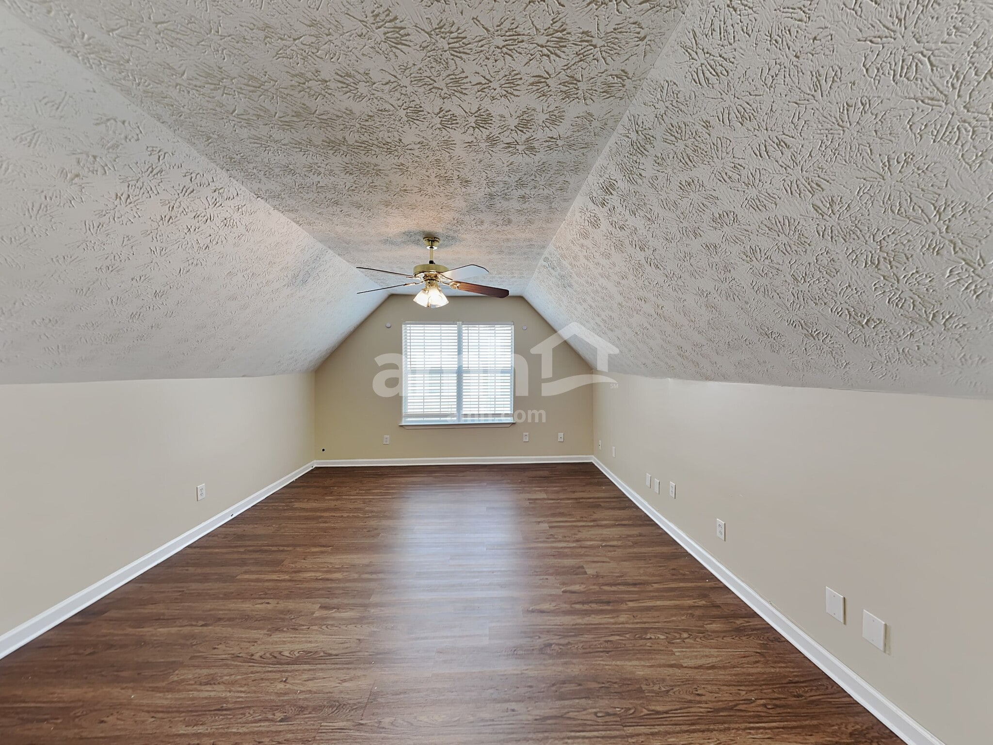 Building Photo - 7114 Hillcrest Chase Dr