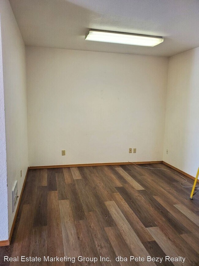 Building Photo - 3 br, 1 bath House - 240 Haight Rd