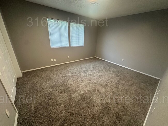 Building Photo - $895 - 2 bed 1 bath - Duplex