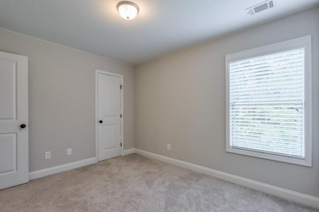 Building Photo - 4688 Cantrell Rd
