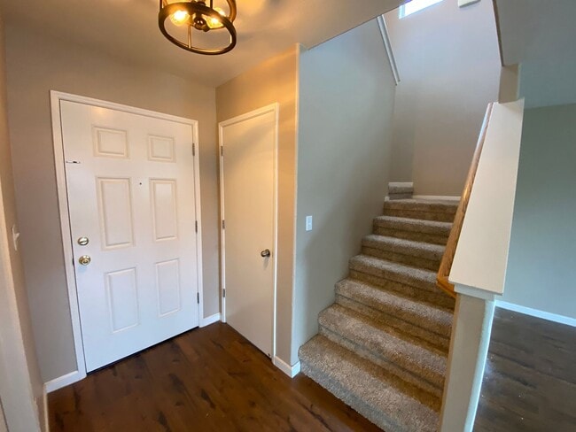 Building Photo - Spacious Two Story Home in SW Visalia comi...