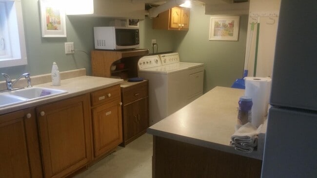 Building Photo - 186 White St