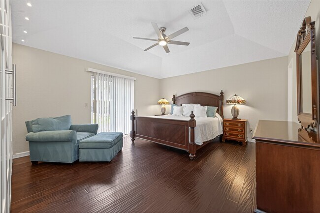 Building Photo - 35 Sheep Meadow Pl