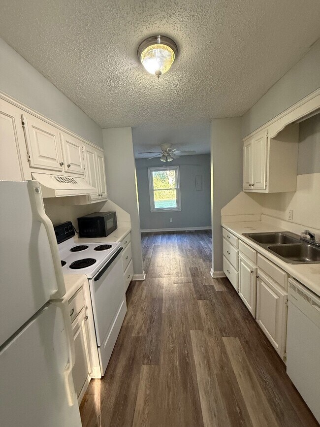 Building Photo - 124 Crestview Dr