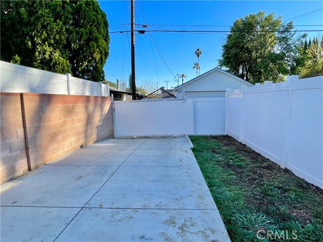 Building Photo - 22710 Saticoy St