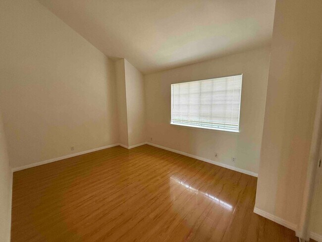 Building Photo - Gated Community - Updated Harbor City Townhome - 3 bed / 2.5 bath