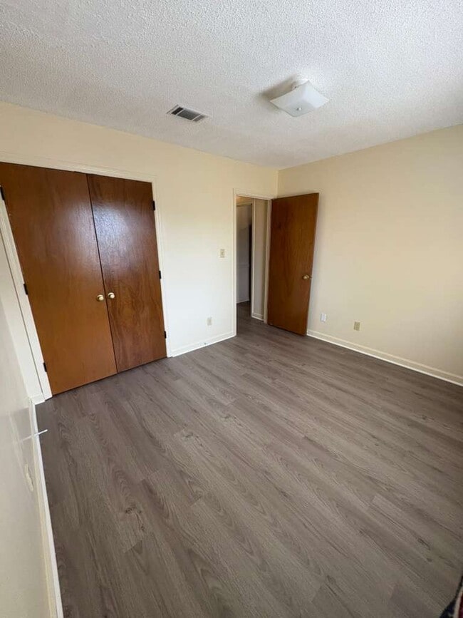 Building Photo - 1029 Davidson Dr