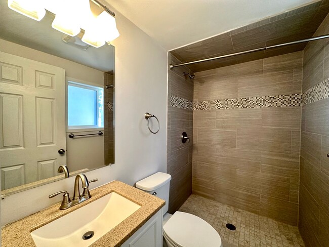 Building Photo - Apartment in Upper Fells Point!