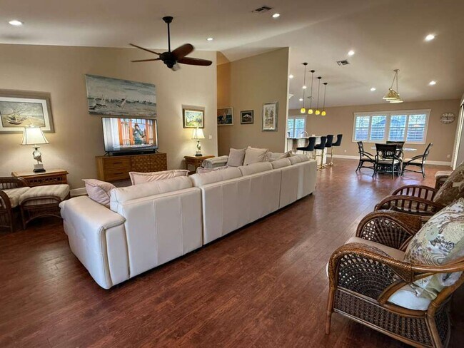 Building Photo - 4BR / 2BA Pool Home Near the Beach – Bonita Springs, FL