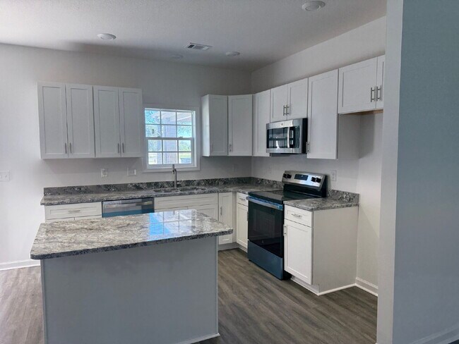 Building Photo - Brand New Luxury 3 Bedroom 2 Bath Condo in Jonesboro!