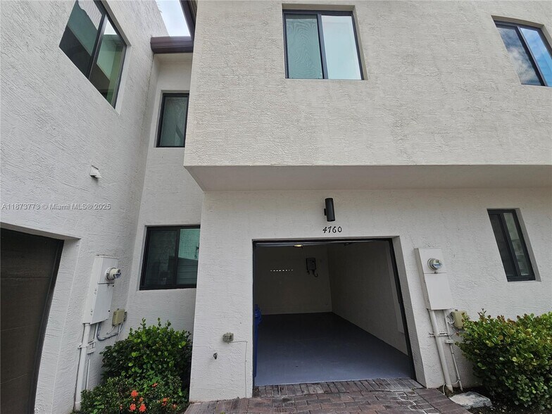 Building Photo - 4760 NW 83rd Pky