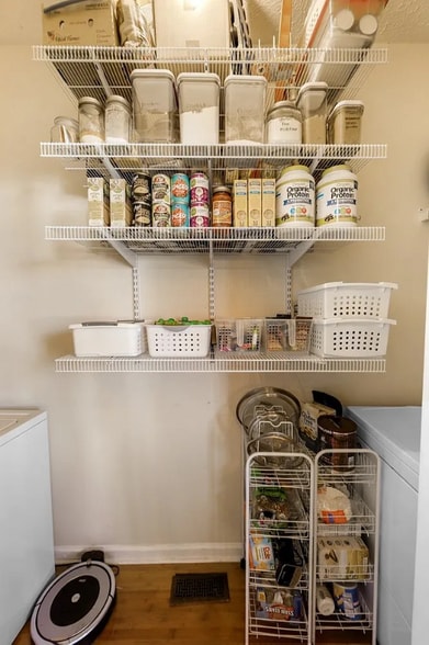 Building Photo - 404 Crestfield Ct