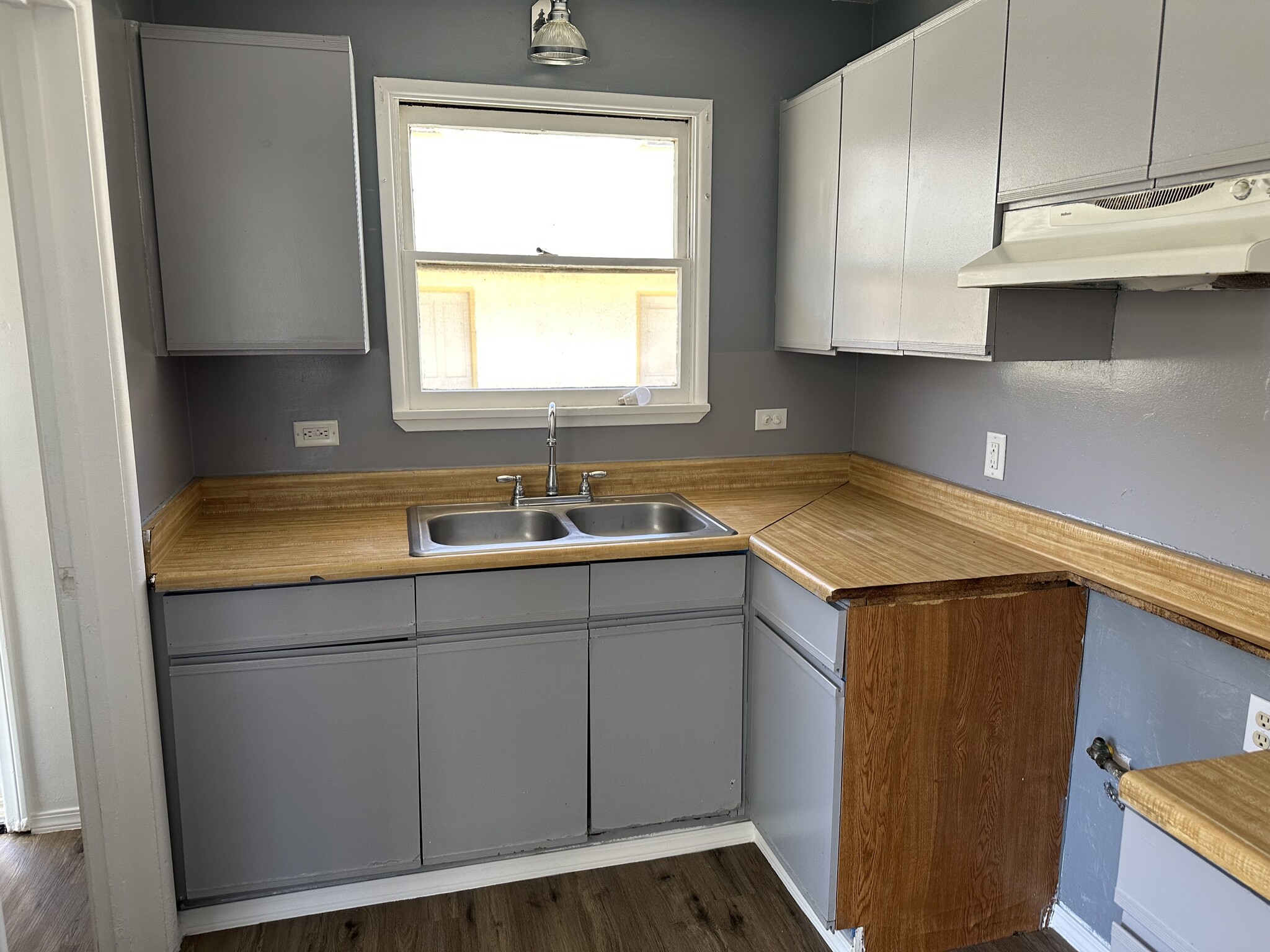 kitchen - 44321 Cedar Ave