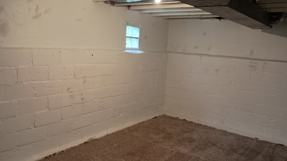 Large carpet office space - 1801 S Spring Ave