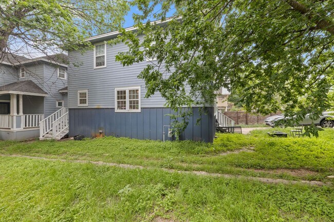 Building Photo - 2115 E 18th St