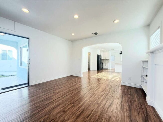 Building Photo - 6500 Arlington Ave