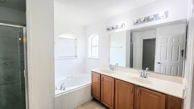 Building Photo - Spacious 4BR w/ Fenced Yard + Covered Lanai + 2 Car Garage  in Orange Park!