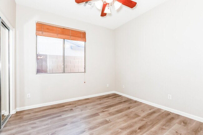 Building Photo - 2221 S Holguin Way