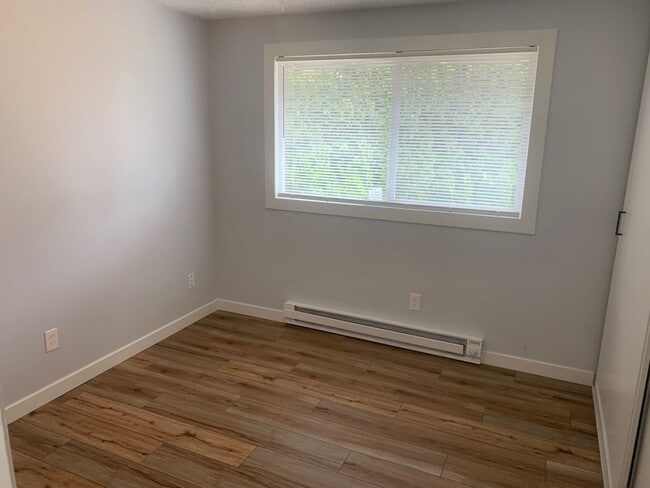 Building Photo - Tidy Gresham Ranch Style Home