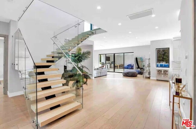 Building Photo - 13812 Cumpston St