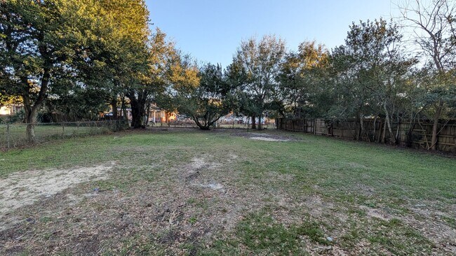 Building Photo - 307 Hermey Ave
