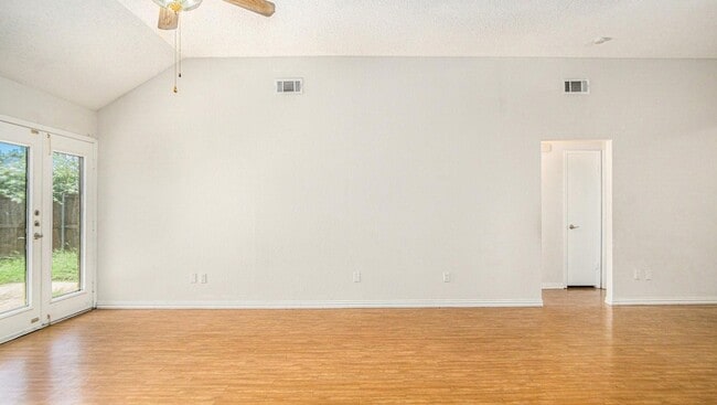 Building Photo - 6908 Bentley Ave