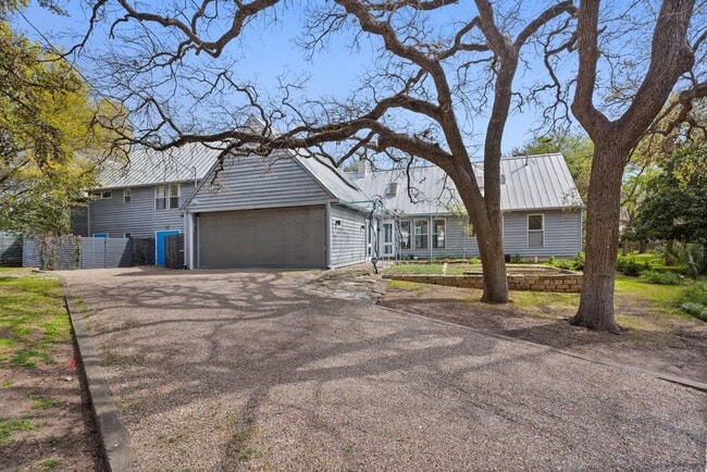 Building Photo - 1600 Forest Trail
