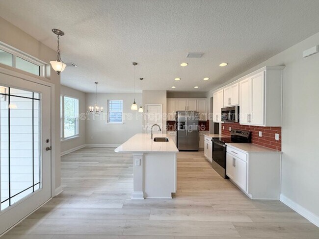 Building Photo - 2929 Fleur Ln