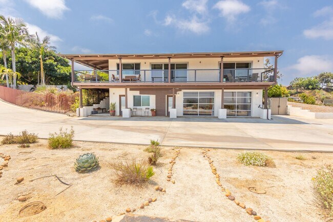 Building Photo - Spectacular Furnished 4 Bedroom/ 3 Bath Mid-Century Modern Retreat in Encinitas