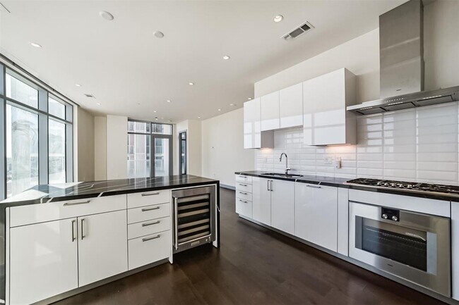 Building Photo - 4521 San Felipe St