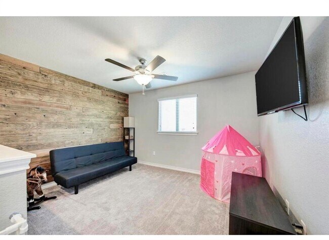 Building Photo - 5817 Daly Dr