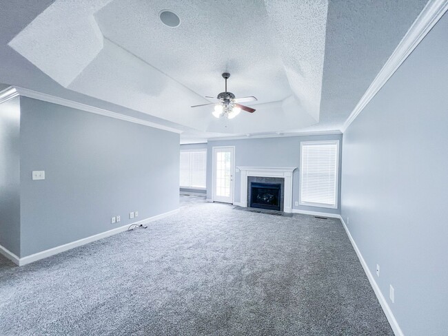 Building Photo - 3 Bedroom 2 Bathroom Home!