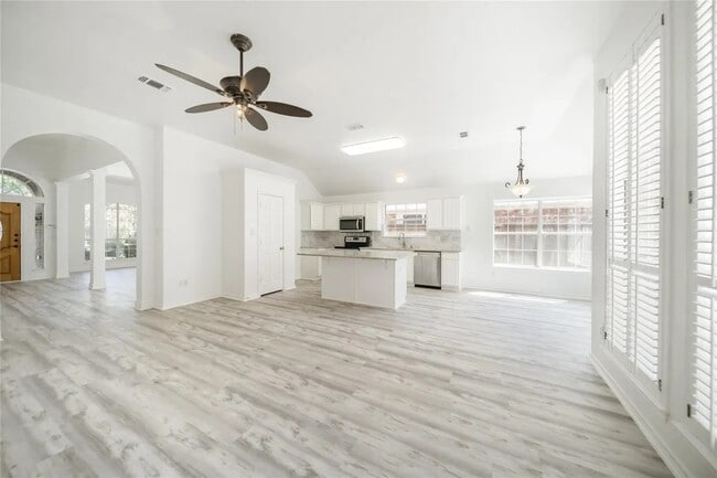 Building Photo - 4824 Holly Berry Dr