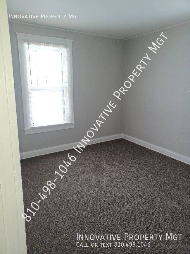 Building Photo - 842 E 9th St