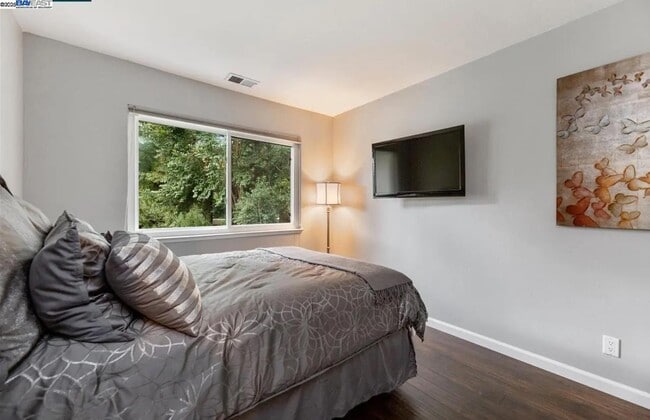 Building Photo - 1133 San Ramon Valley Blvd