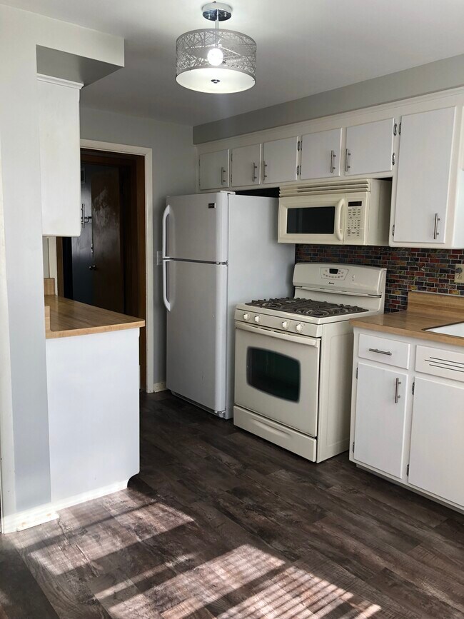 Kitchen - 2952 S 38th St