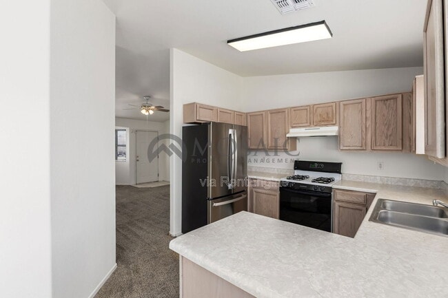 Building Photo - 703 W Hess Ave