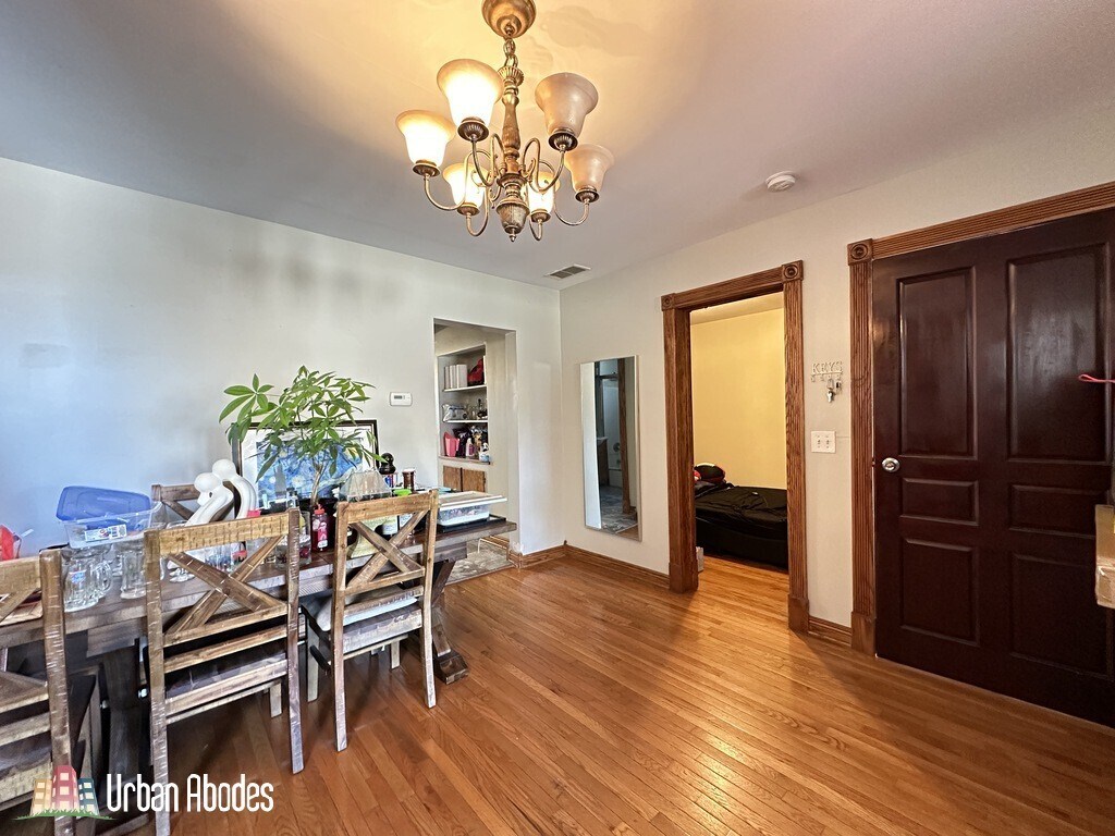 Building Photo - 3532 N Elston Ave